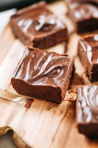 109 calorie easy homemade fudge recipe, made with just two ingredients! Melt in your mouth paleo fudge recipe anyone can make at home in their kitchen. Perfect freezer-friendly healthier candy option to have on hand. #paleo #candy #cooking #chocolate #vegan