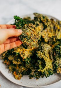 Zesty lemon garlic kale chips. Homemade kale chip recipe. Easy whole30 snack for on the go. These healthy paleo kale chips are made with just a few ingredients and are SO easy to make! #whole30 #paleo #vegan #recipe #cooking