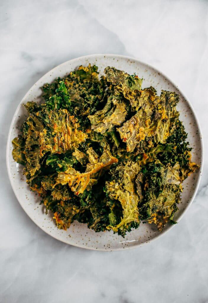 Zesty lemon garlic kale chips. Homemade kale chip recipe. Easy whole30 snack for on the go. These healthy paleo kale chips are made with just a few ingredients and are SO easy to make! #whole30 #paleo #vegan #recipe #cooking