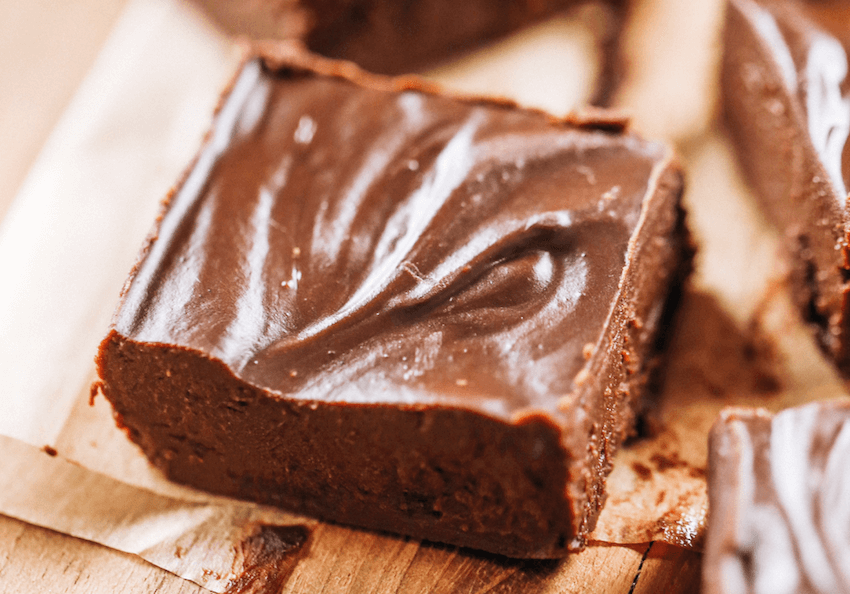 109 calorie easy homemade fudge recipe, made with just two ingredients! Melt in your mouth paleo fudge recipe anyone can make at home in their kitchen. Perfect freezer-friendly healthier candy option to have on hand. #paleo #candy #cooking #chocolate #vegan