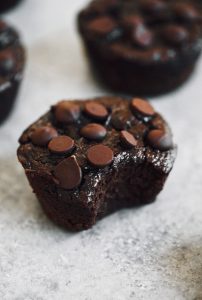 Fudgey chocolate muffins made with avocado and sweetened with dates and an apple! These healthy paleo chocolate muffins taste almost like brownies and are so delicious! They can be stored in the freezer for future breakfasts or desserts. #paleo #recipes #chocolate #glutenfree #dessert #muffins