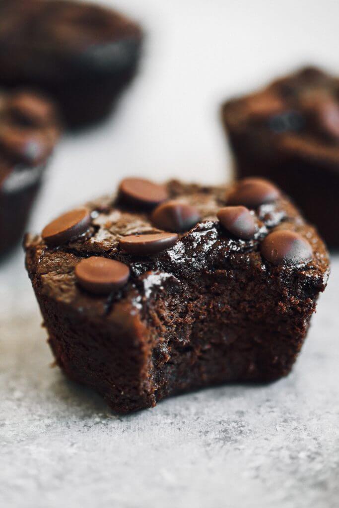 Fudgey chocolate muffins made with avocado and sweetened with dates and an apple! These healthy paleo chocolate muffins taste almost like brownies and are so delicious! They can be stored in the freezer for future breakfasts or desserts. #paleo #recipes #chocolate #glutenfree #dessert #muffins