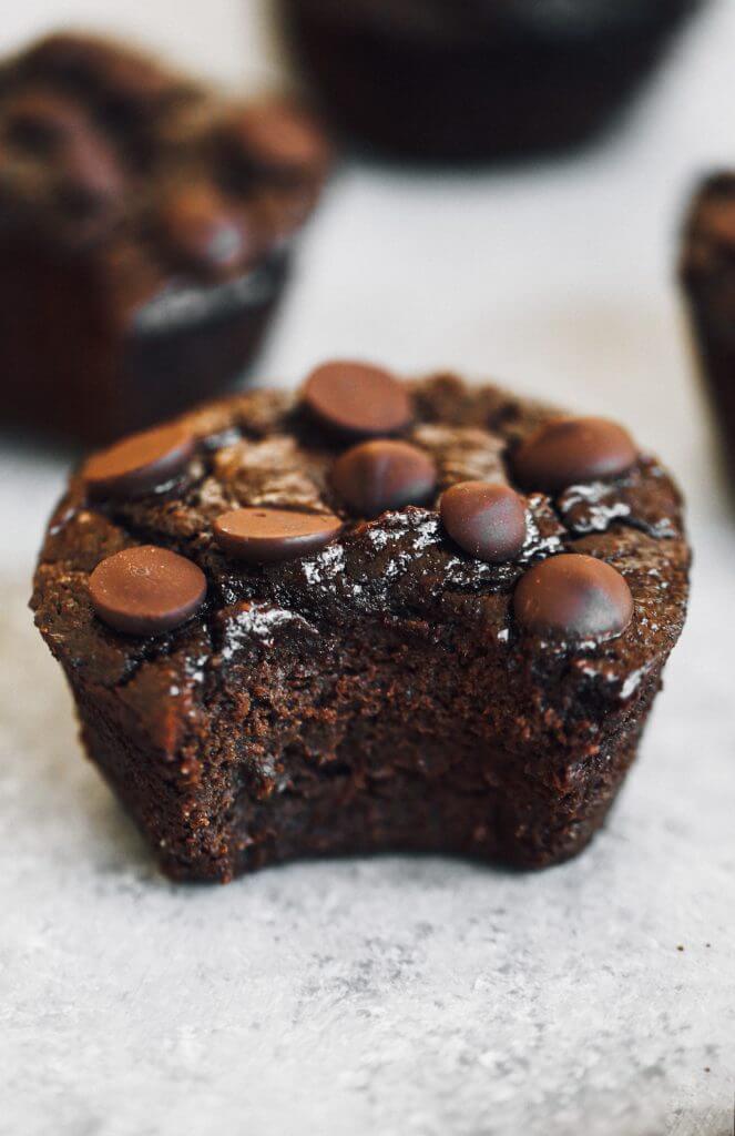 Fudgey chocolate muffins made with avocado and sweetened with dates and an apple! These healthy paleo chocolate muffins taste almost like brownies and are so delicious! They can be stored in the freezer for future breakfasts or desserts. #paleo #recipes #chocolate #glutenfree #dessert #muffins